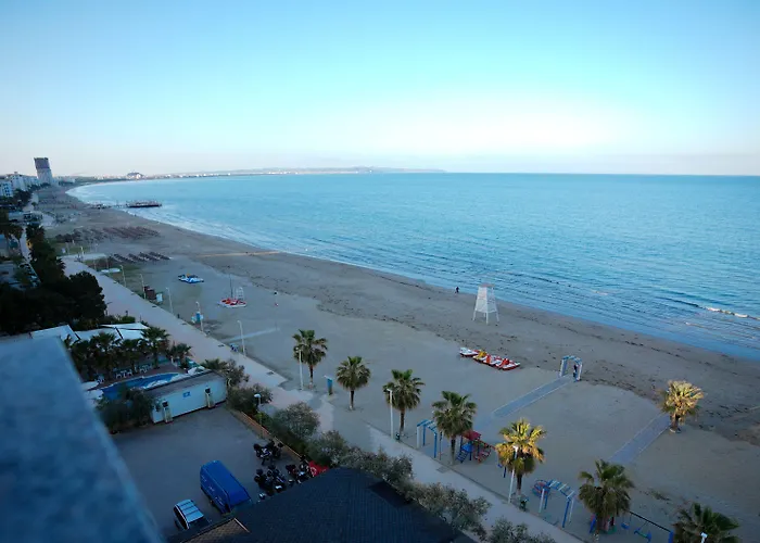 Majestic מלון 4*